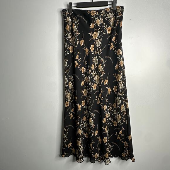 Old Navy Dresses & Skirts - Old Navy Vintage y2k maxi floral skirt with scalloped hem size 10